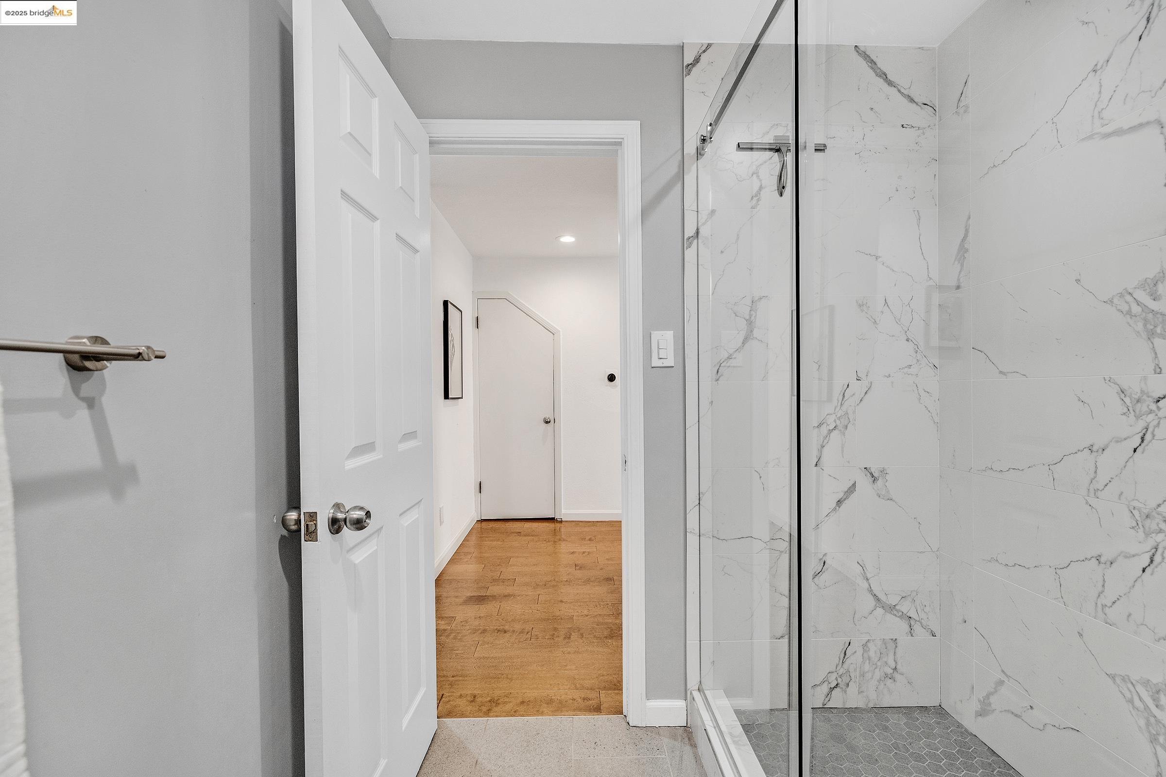 Detail Gallery Image 25 of 49 For 7554 Sunkist Dr, Oakland,  CA 94605 - 3 Beds | 2 Baths