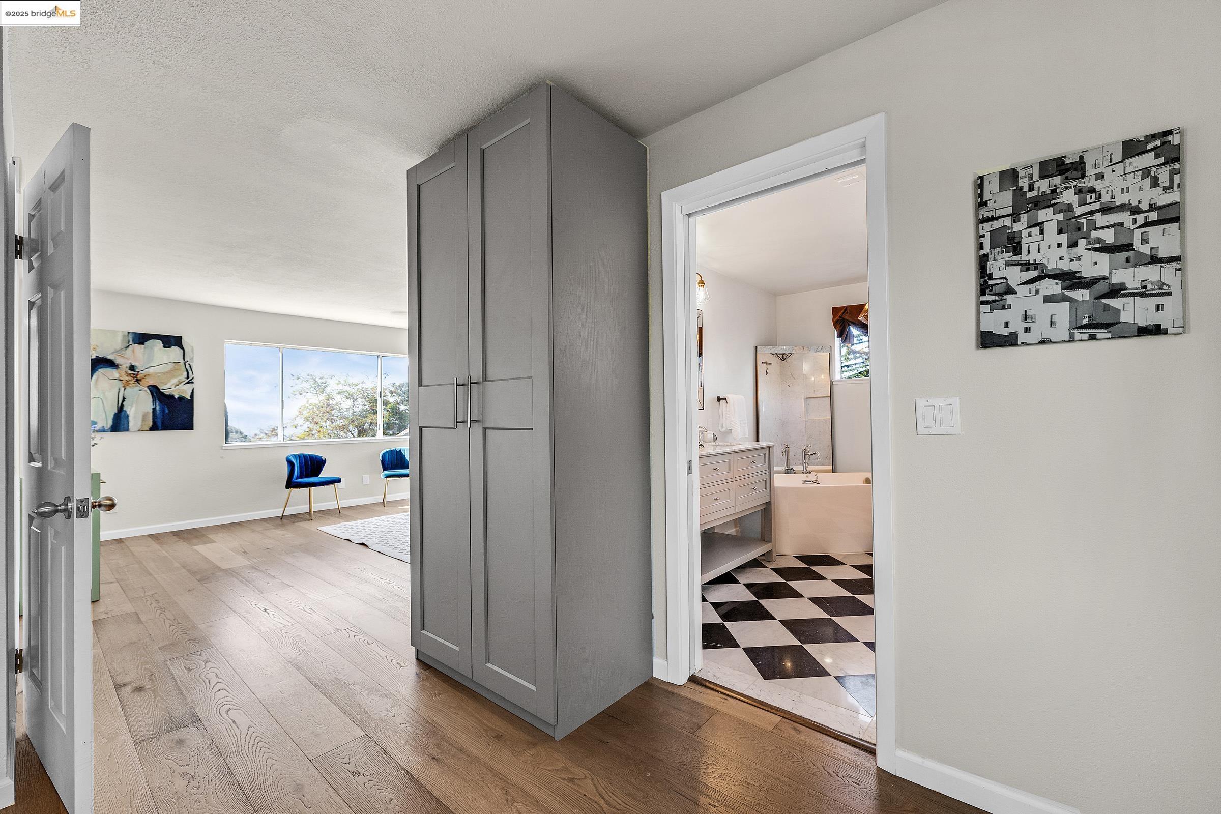 Detail Gallery Image 32 of 49 For 7554 Sunkist Dr, Oakland,  CA 94605 - 3 Beds | 2 Baths