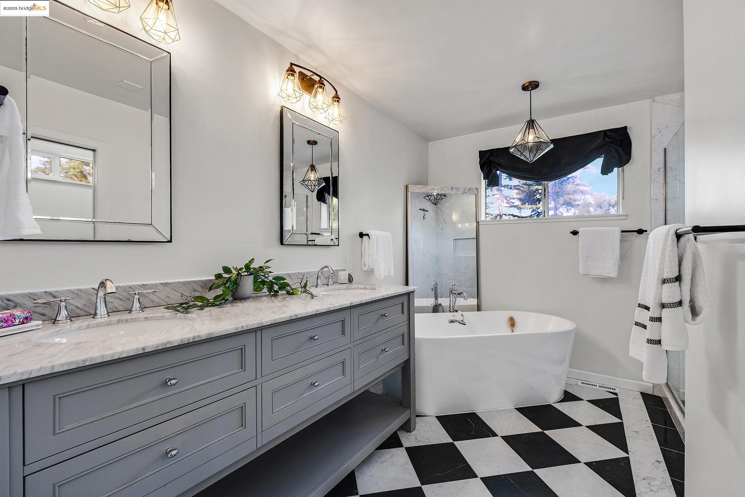 Detail Gallery Image 34 of 49 For 7554 Sunkist Dr, Oakland,  CA 94605 - 3 Beds | 2 Baths