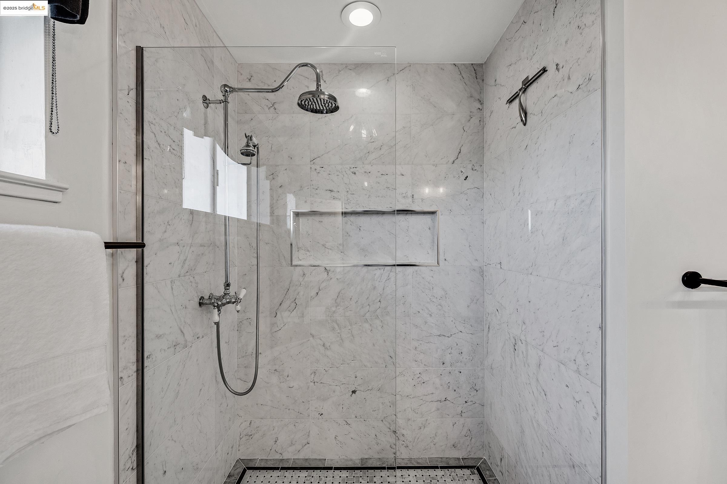 Detail Gallery Image 36 of 49 For 7554 Sunkist Dr, Oakland,  CA 94605 - 3 Beds | 2 Baths