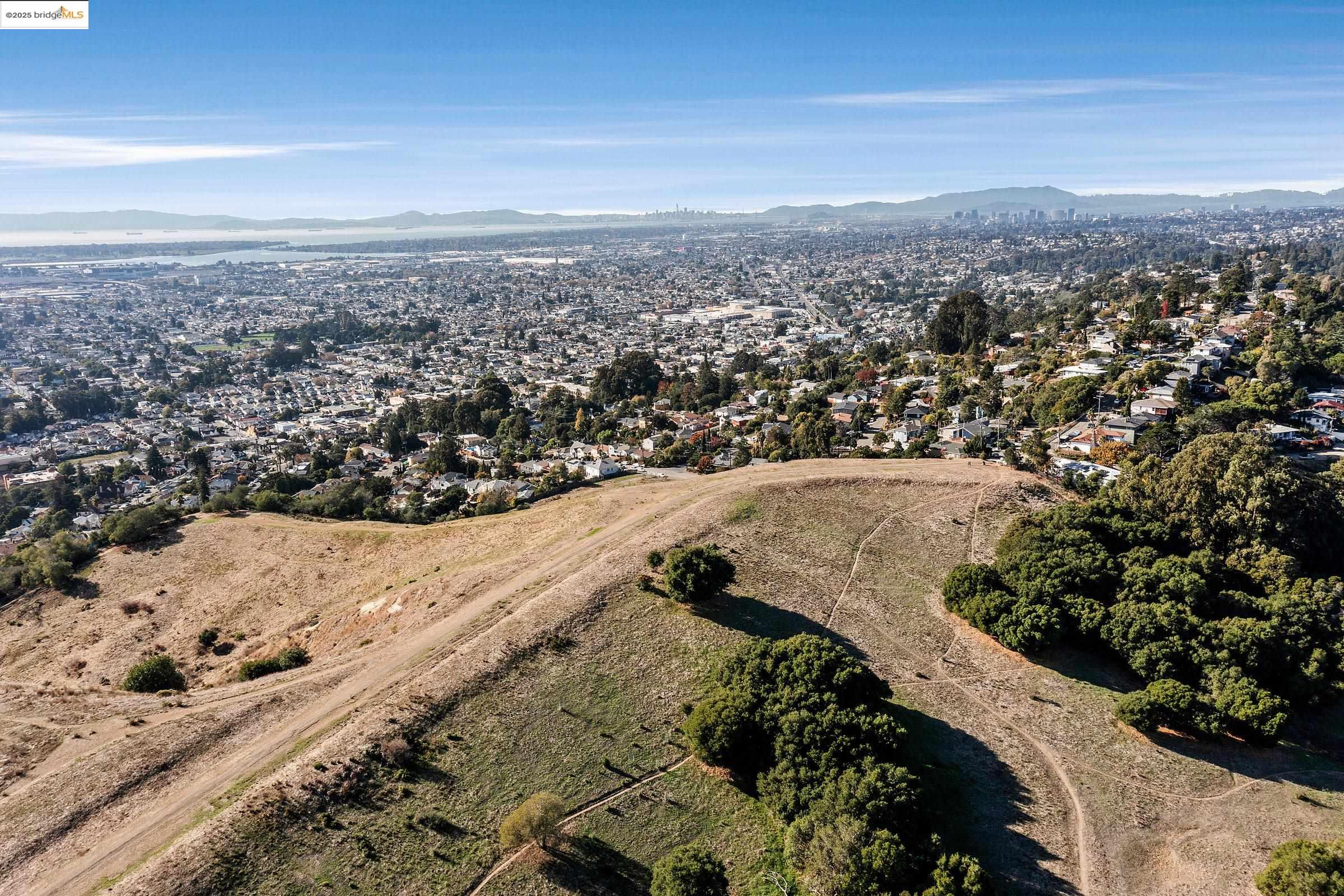 Detail Gallery Image 39 of 49 For 7554 Sunkist Dr, Oakland,  CA 94605 - 3 Beds | 2 Baths