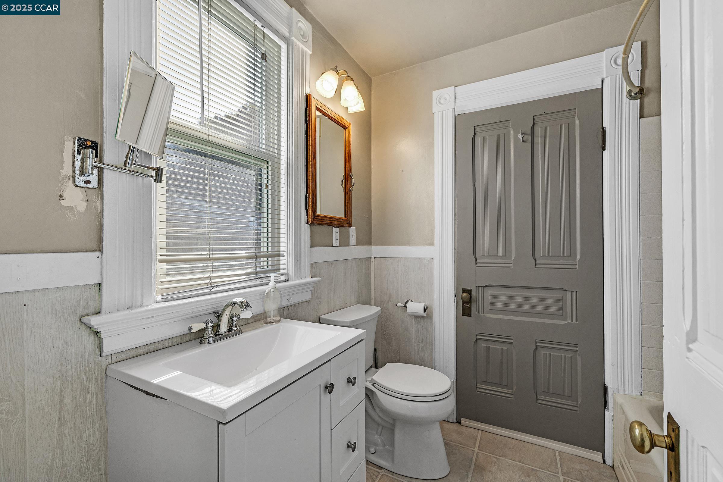 Detail Gallery Image 11 of 41 For 610 Quinan St, Pinole,  CA 94564 - 2 Beds | 1/1 Baths