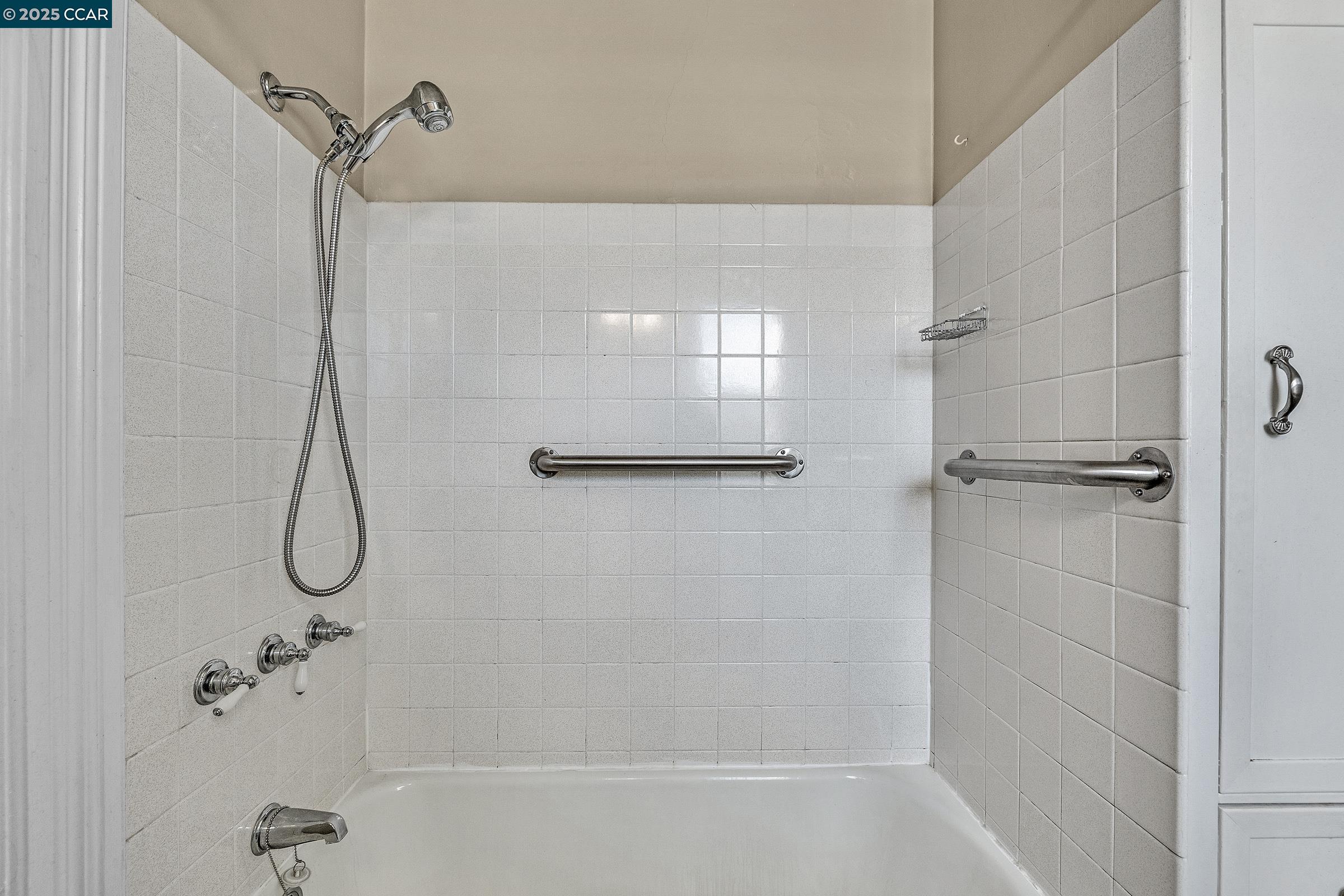Detail Gallery Image 12 of 41 For 610 Quinan St, Pinole,  CA 94564 - 2 Beds | 1/1 Baths