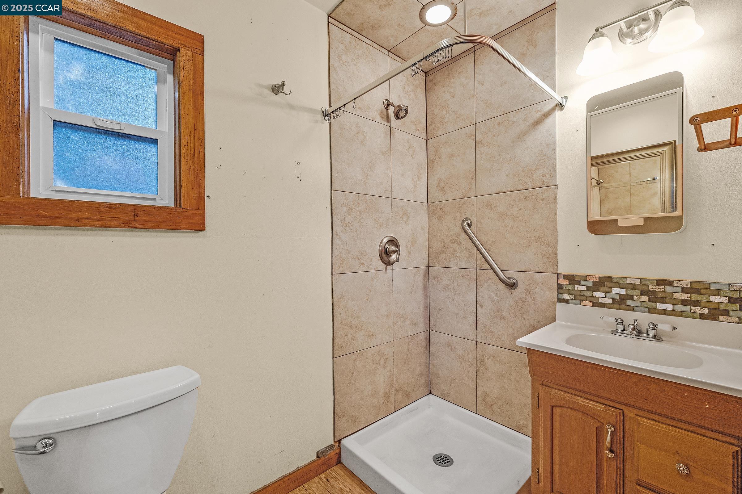 Detail Gallery Image 28 of 42 For 610 Quinan St, Pinole,  CA 94564 - 2 Beds | 1/1 Baths