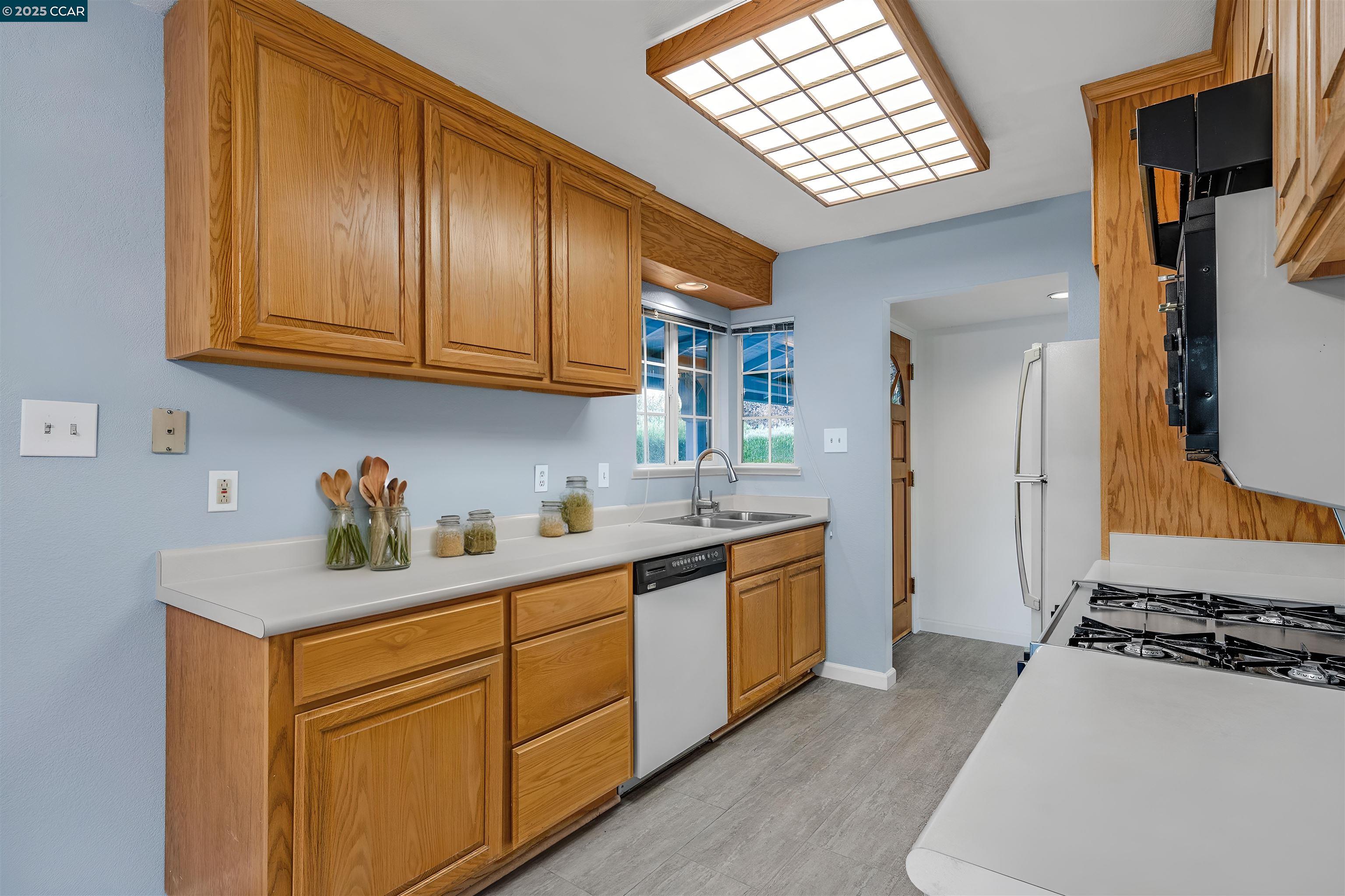 Detail Gallery Image 8 of 29 For 1850 William Way, Concord,  CA 94520 - 3 Beds | 2 Baths