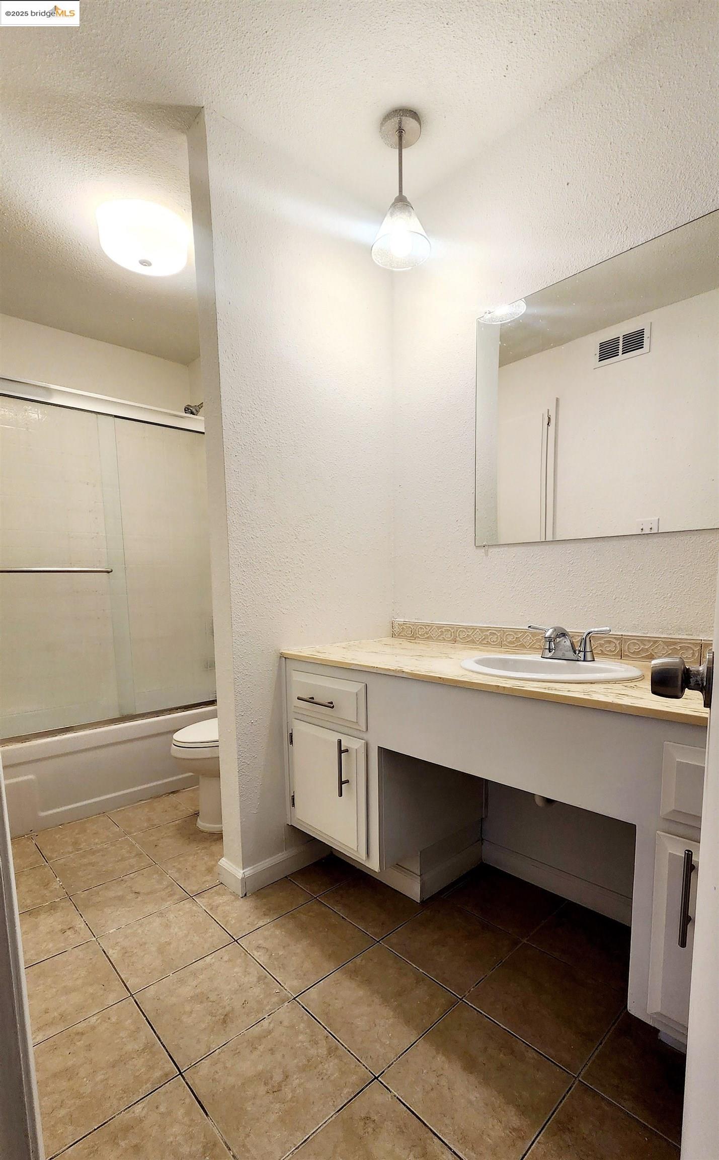 Detail Gallery Image 6 of 7 For 3702 W Benjamin Holt Dr #24,  Stockton,  CA 95219 - 1 Beds | 1 Baths