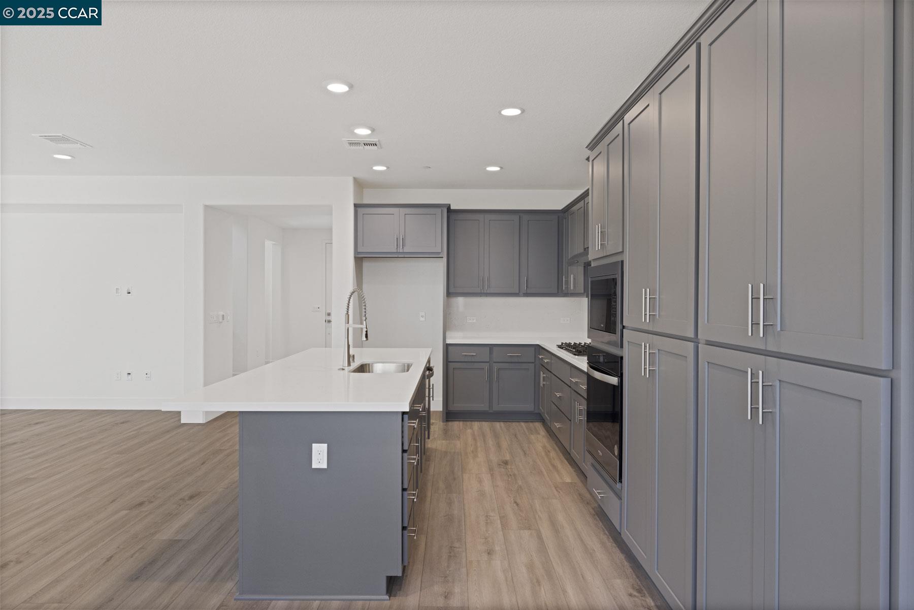 Detail Gallery Image 11 of 33 For 109 Bodega Drive, Lodi,  CA 95240-0000 - 4 Beds | 2/1 Baths