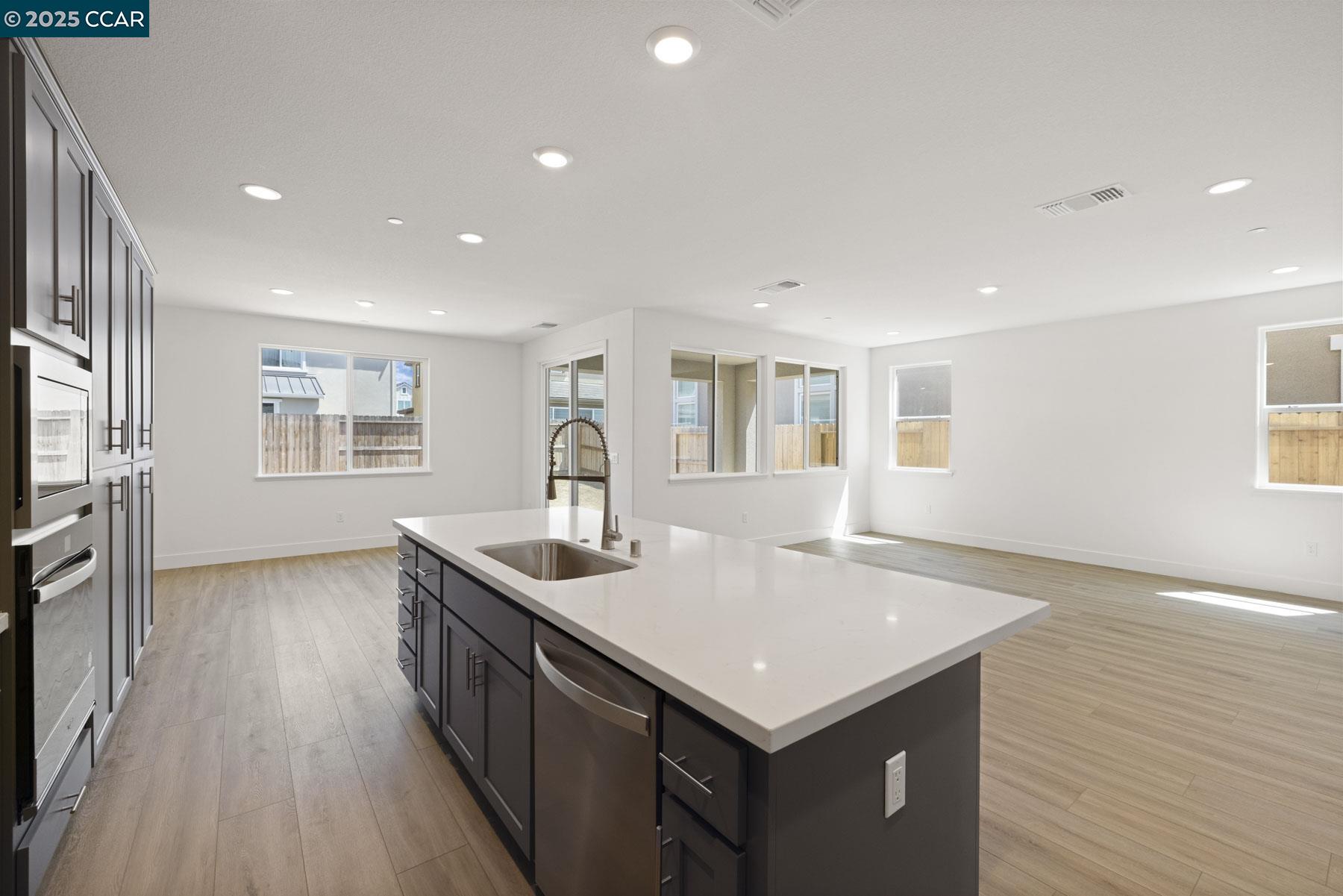 Detail Gallery Image 14 of 33 For 109 Bodega Drive, Lodi,  CA 95240-0000 - 4 Beds | 2/1 Baths