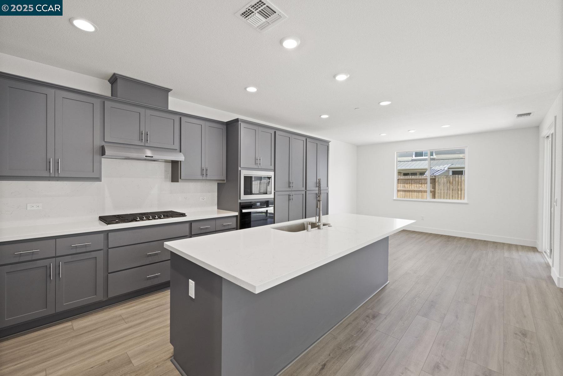 Detail Gallery Image 8 of 33 For 109 Bodega Drive, Lodi,  CA 95240-0000 - 4 Beds | 2/1 Baths