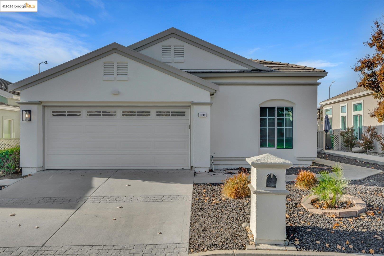 Front Image Thumbnail for EB41117009