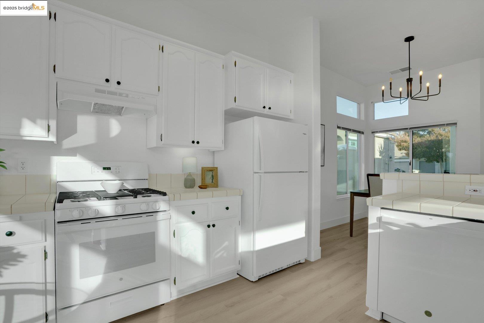 Detail Gallery Image 11 of 44 For 1898 Crispin Dr, Brentwood,  CA 94513 - 2 Beds | 2 Baths