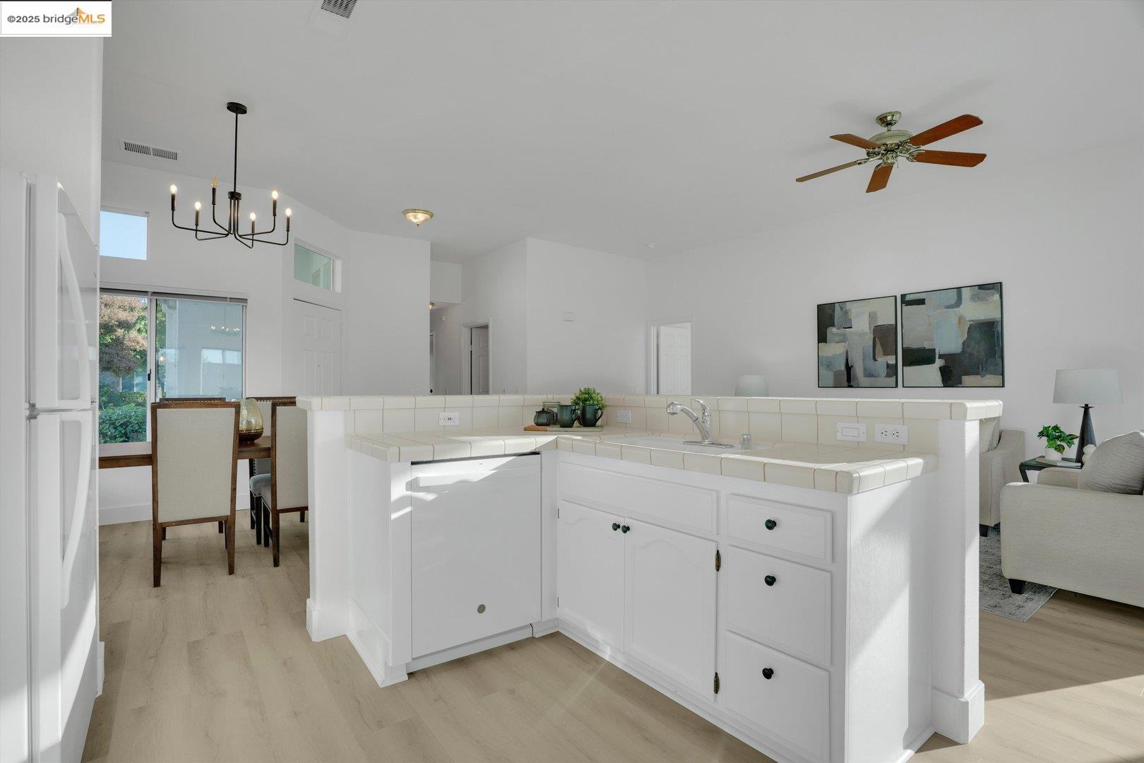 Detail Gallery Image 12 of 44 For 1898 Crispin Dr, Brentwood,  CA 94513 - 2 Beds | 2 Baths