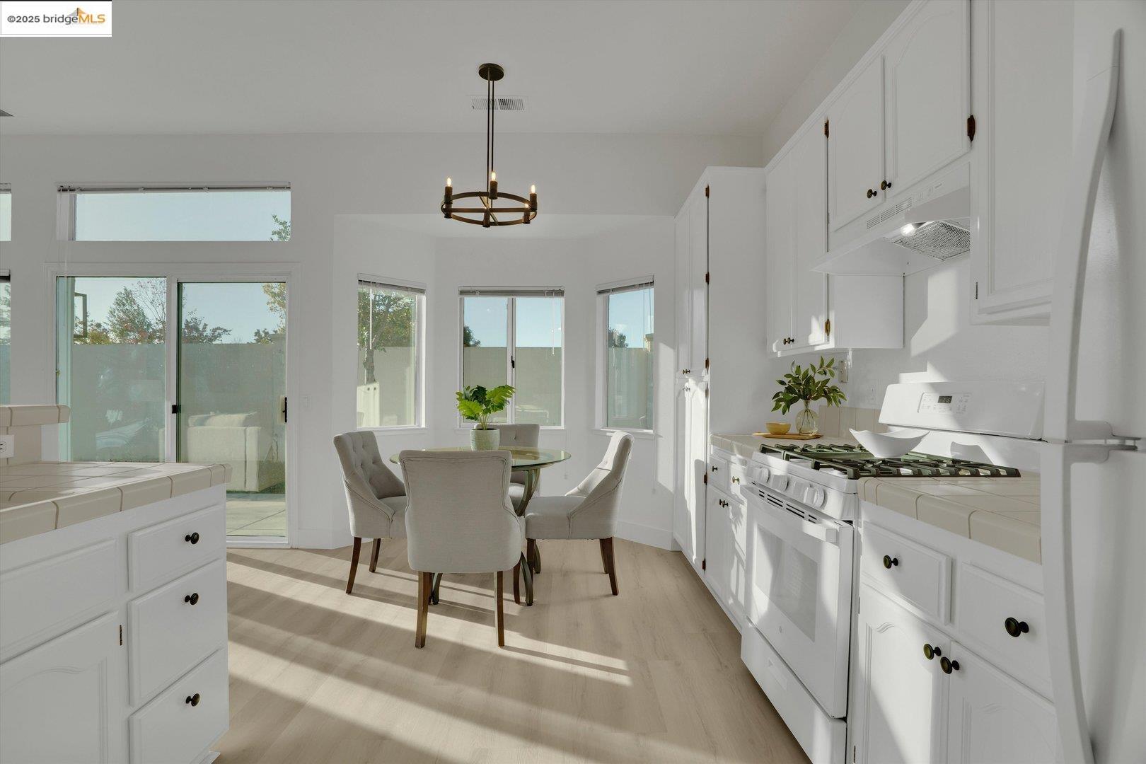 Detail Gallery Image 14 of 44 For 1898 Crispin Dr, Brentwood,  CA 94513 - 2 Beds | 2 Baths