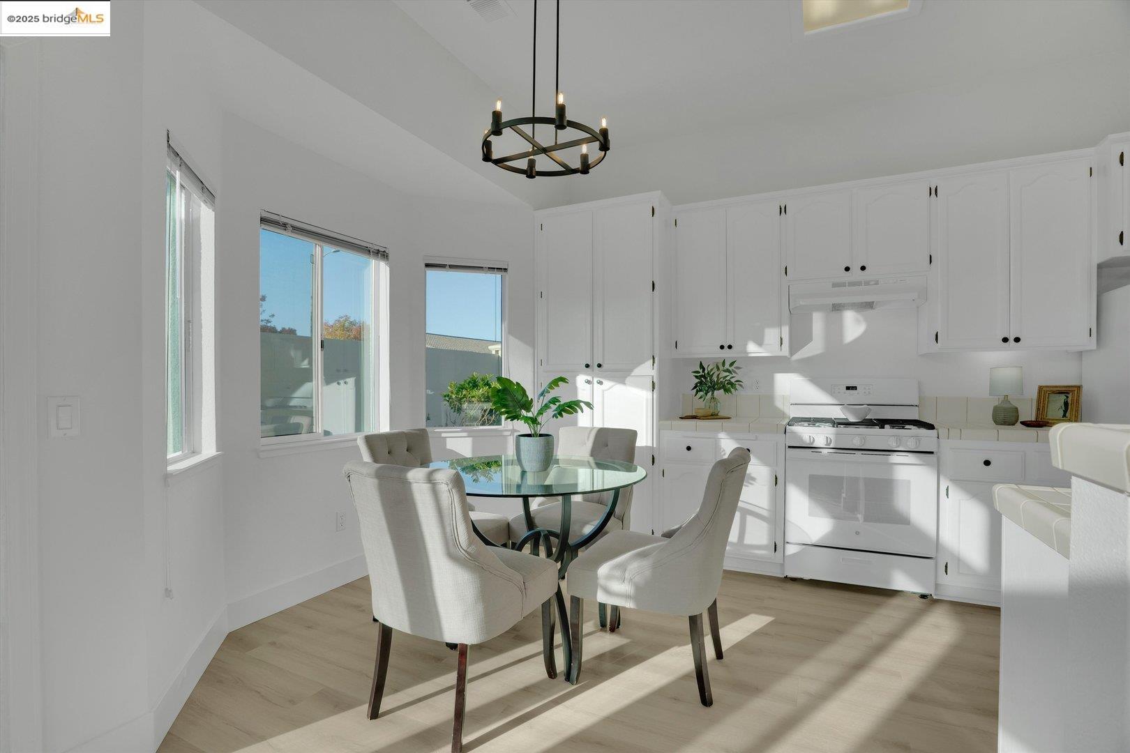 Detail Gallery Image 16 of 44 For 1898 Crispin Dr, Brentwood,  CA 94513 - 2 Beds | 2 Baths