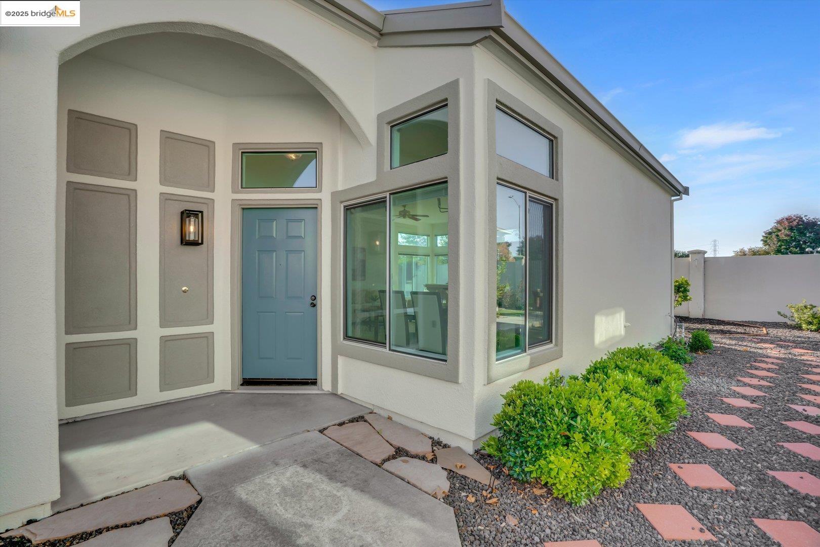 Detail Gallery Image 4 of 44 For 1898 Crispin Dr, Brentwood,  CA 94513 - 2 Beds | 2 Baths