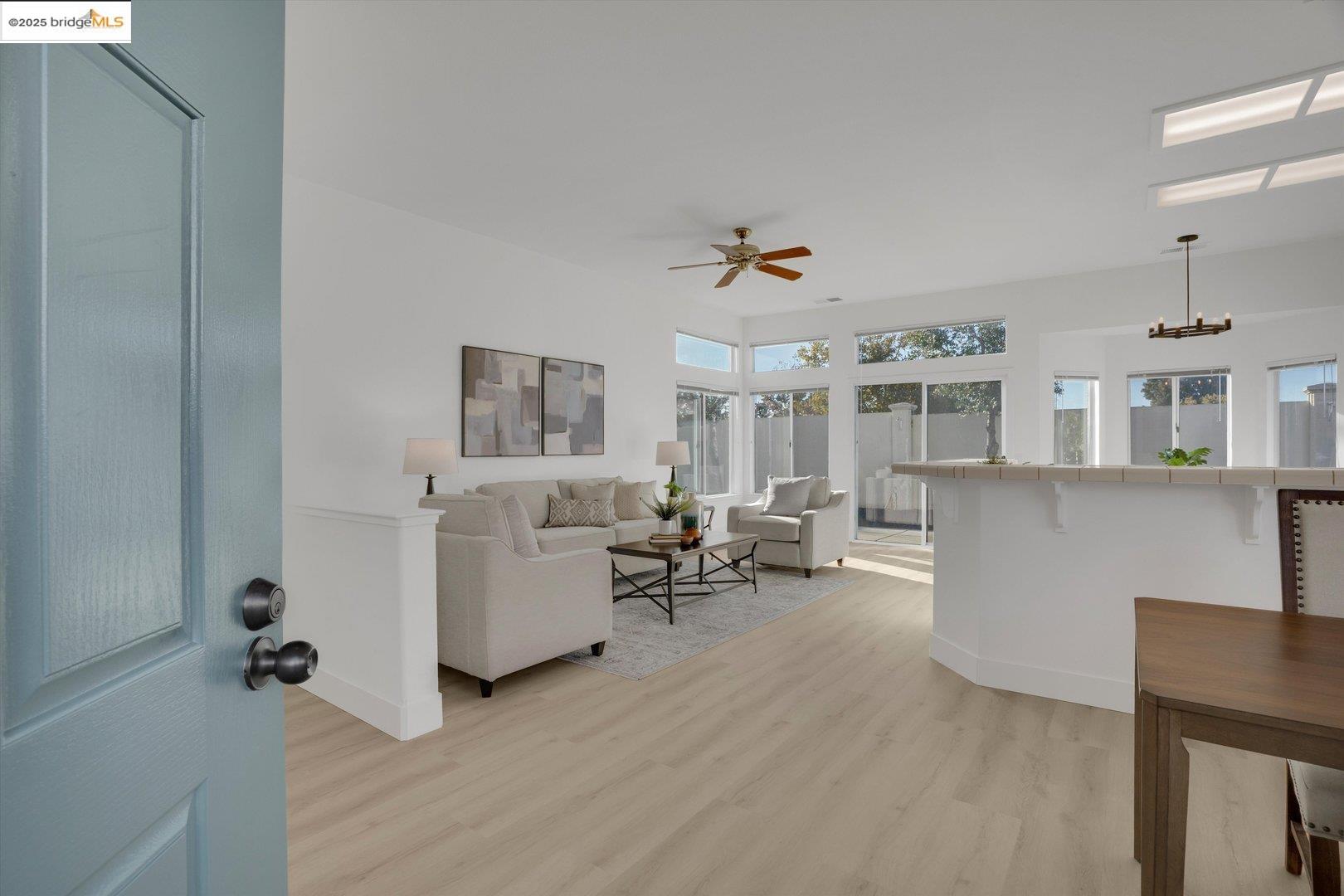 Detail Gallery Image 5 of 44 For 1898 Crispin Dr, Brentwood,  CA 94513 - 2 Beds | 2 Baths