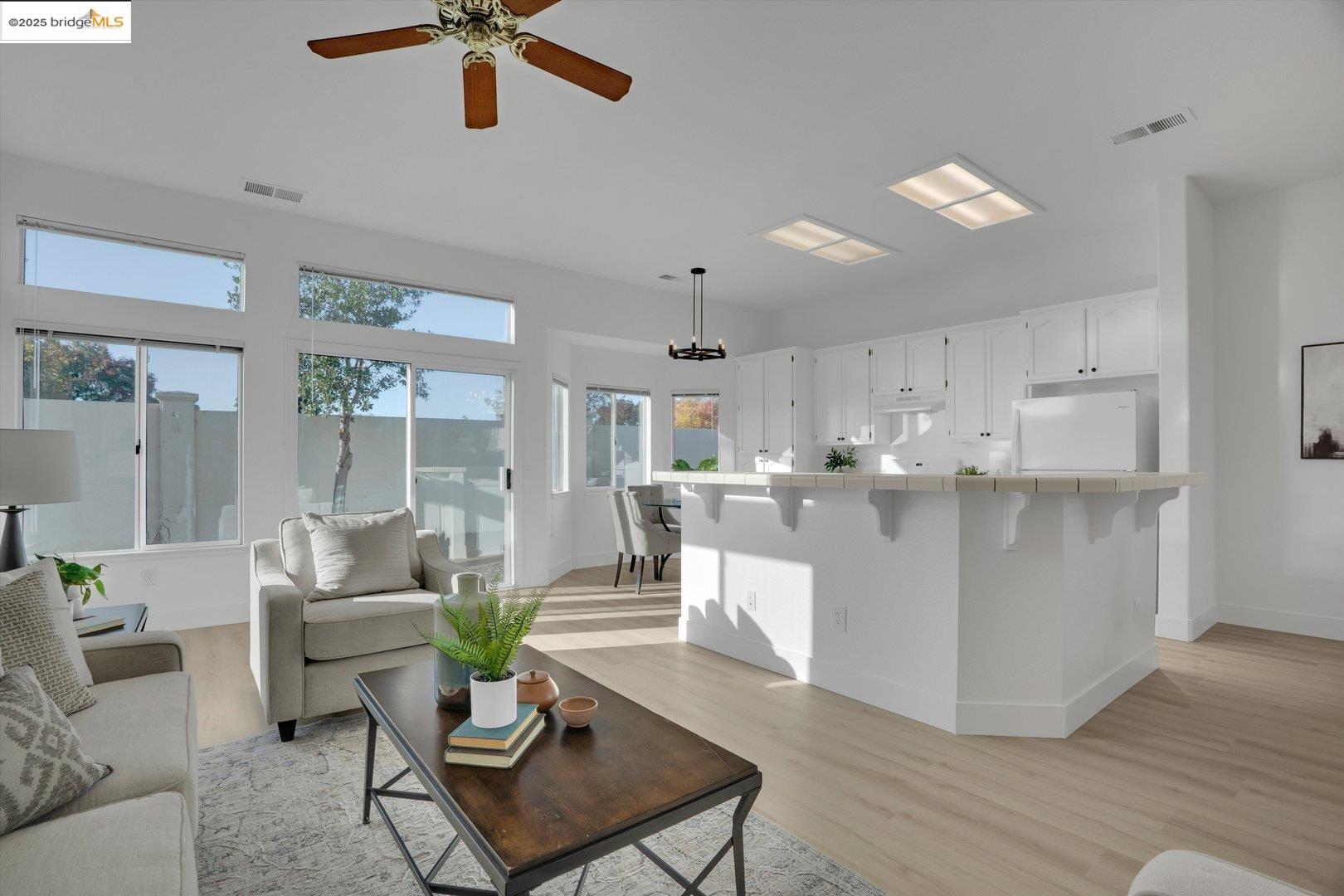 Detail Gallery Image 6 of 44 For 1898 Crispin Dr, Brentwood,  CA 94513 - 2 Beds | 2 Baths