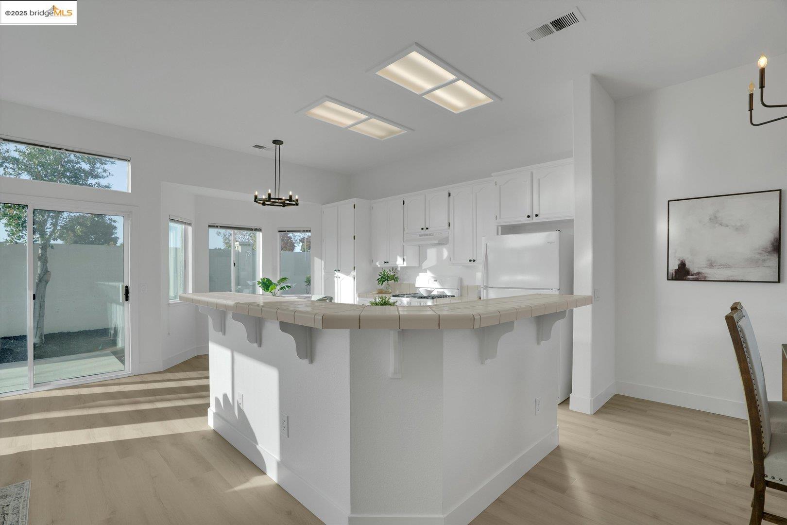 Detail Gallery Image 7 of 44 For 1898 Crispin Dr, Brentwood,  CA 94513 - 2 Beds | 2 Baths