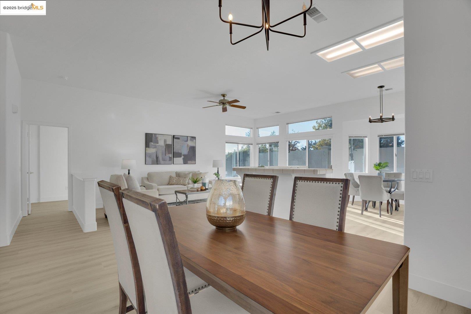 Detail Gallery Image 9 of 44 For 1898 Crispin Dr, Brentwood,  CA 94513 - 2 Beds | 2 Baths