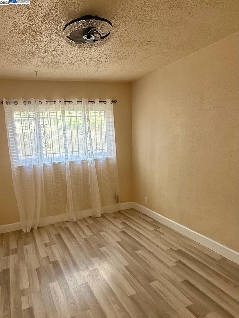 Detail Gallery Image 7 of 13 For 10600 Pippin St, Oakland,  CA 94603 - 3 Beds | 2 Baths