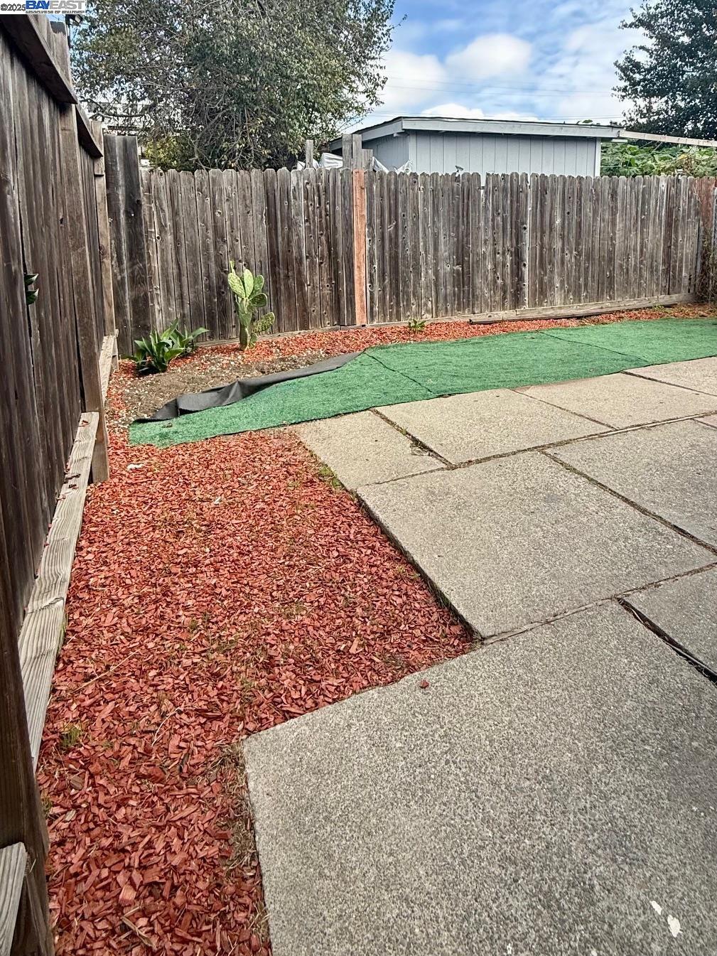 Detail Gallery Image 10 of 13 For 10600 Pippin St, Oakland,  CA 94603 - 3 Beds | 2 Baths