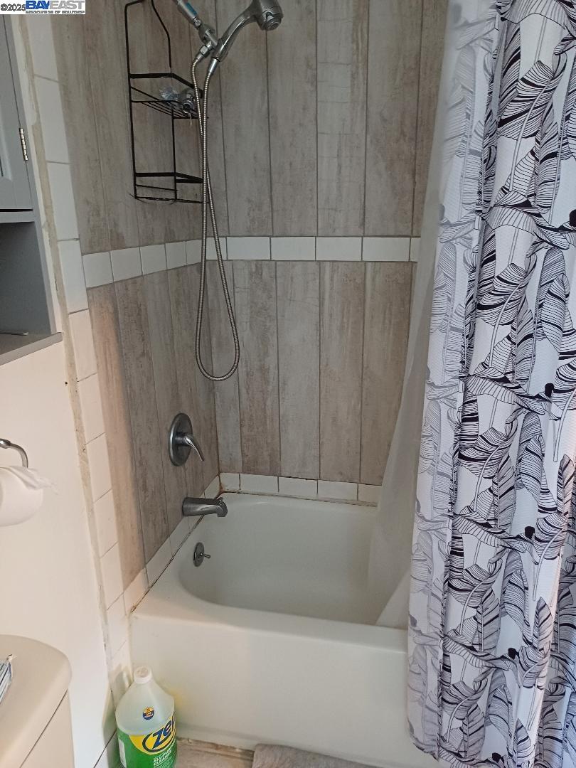 Detail Gallery Image 8 of 17 For Gardenia Pl, Oakland,  CA 94605 - 2 Beds | 1 Baths