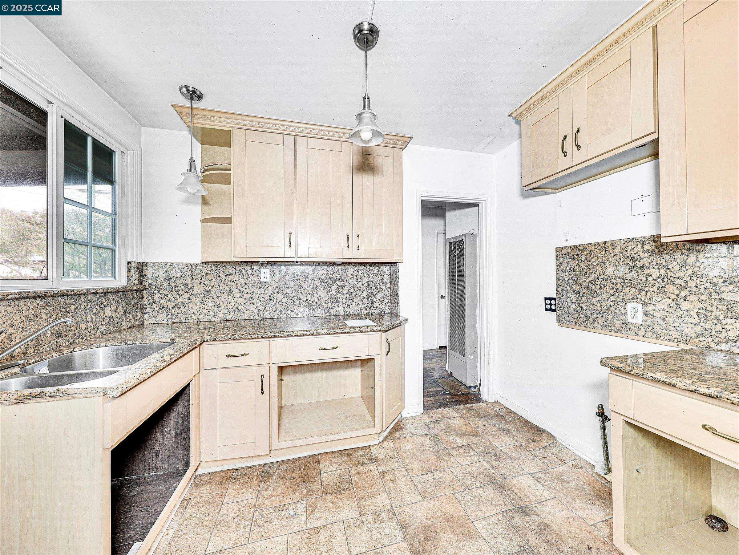 Detail Gallery Image 10 of 28 For 108 Revere St, Vallejo,  CA 94591 - 3 Beds | 1 Baths