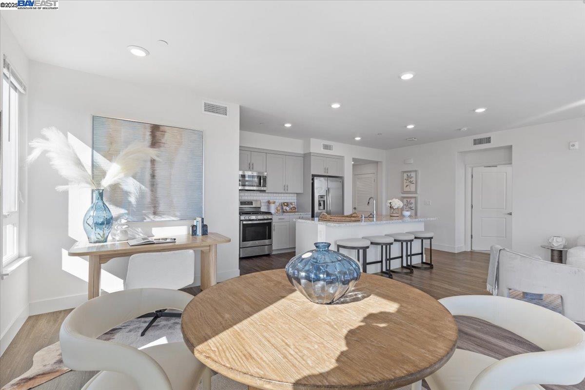 Detail Gallery Image 3 of 57 For 5925 Charlotte Dr #334,  San Jose,  CA 95123 - 2 Beds | 2 Baths