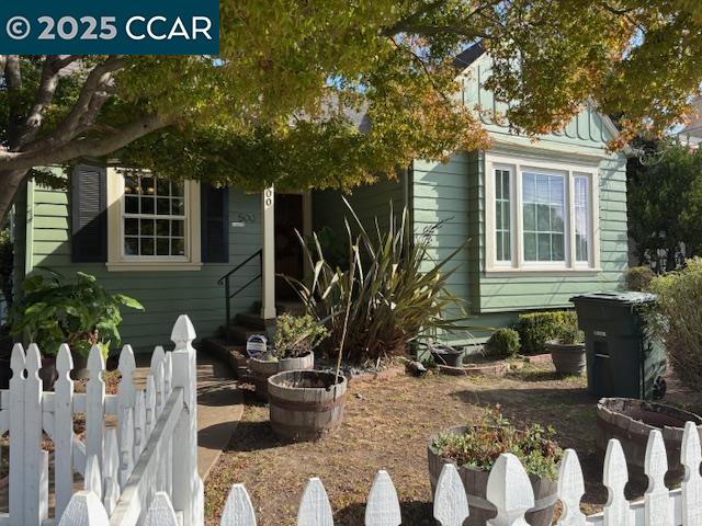 Detail Gallery Image 2 of 22 For 500 Pershing Drive, San Leandro,  CA 94577 - 3 Beds | 1/1 Baths