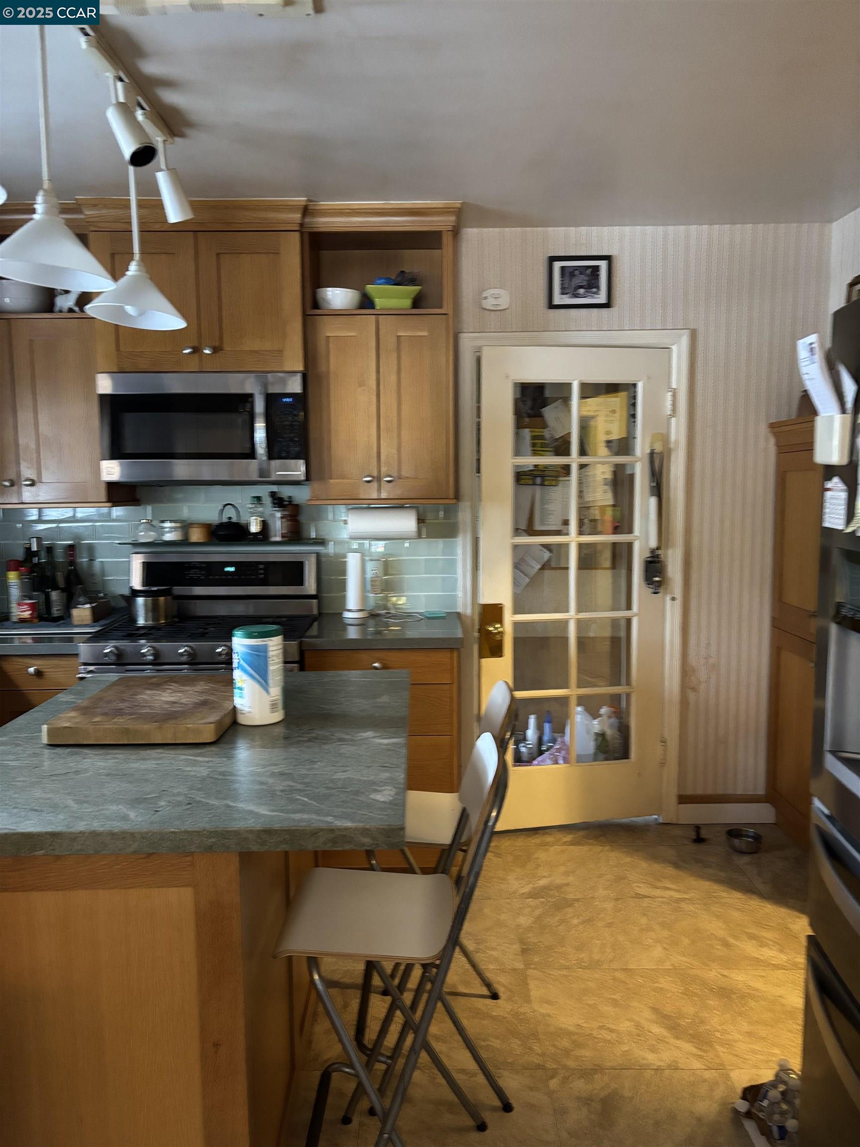 Detail Gallery Image 13 of 22 For 500 Pershing Drive, San Leandro,  CA 94577 - 3 Beds | 1/1 Baths