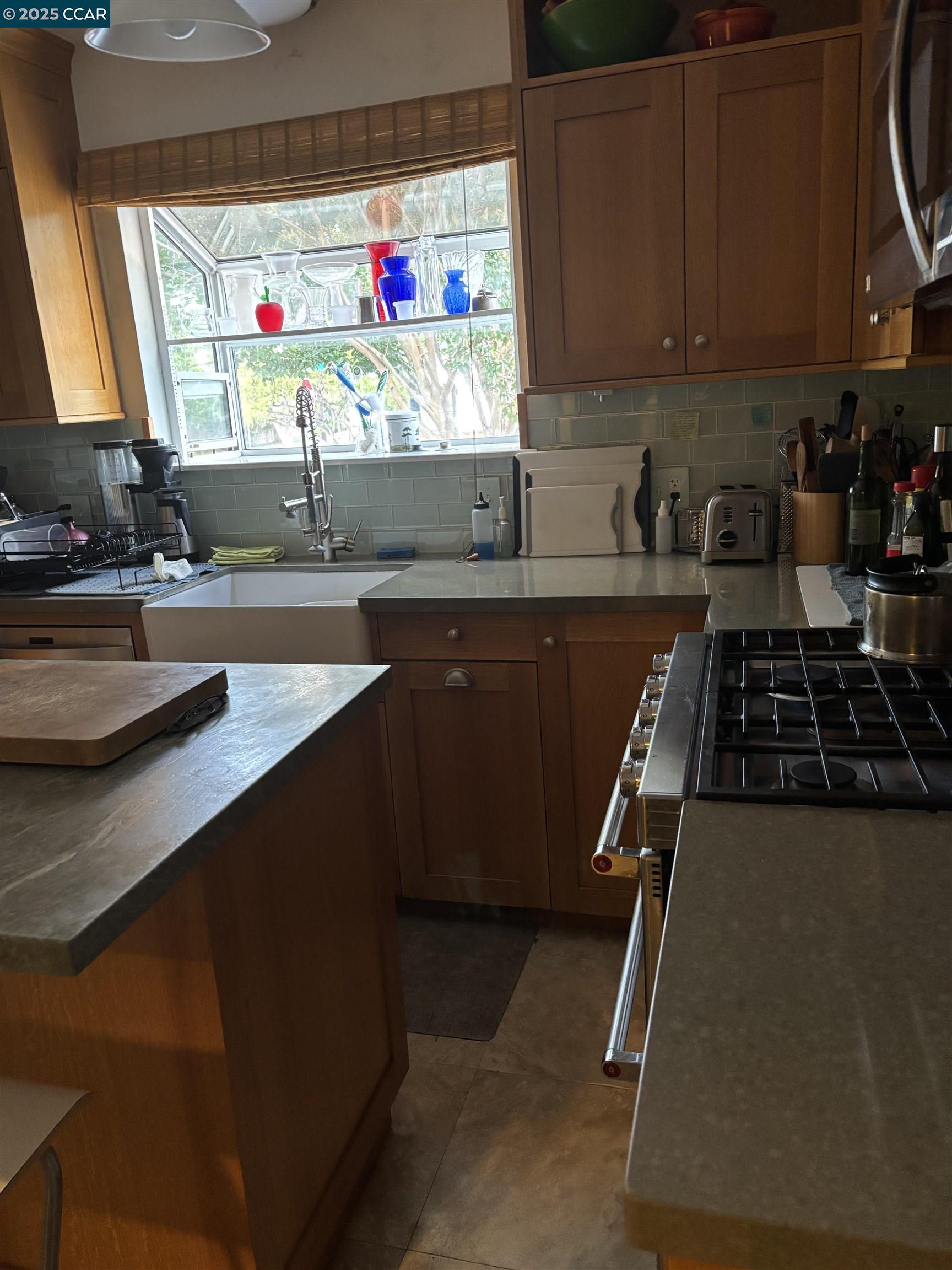 Detail Gallery Image 14 of 22 For 500 Pershing Drive, San Leandro,  CA 94577 - 3 Beds | 1/1 Baths