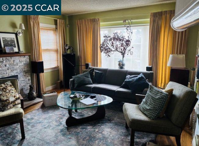 Detail Gallery Image 5 of 22 For 500 Pershing Drive, San Leandro,  CA 94577 - 3 Beds | 1/1 Baths