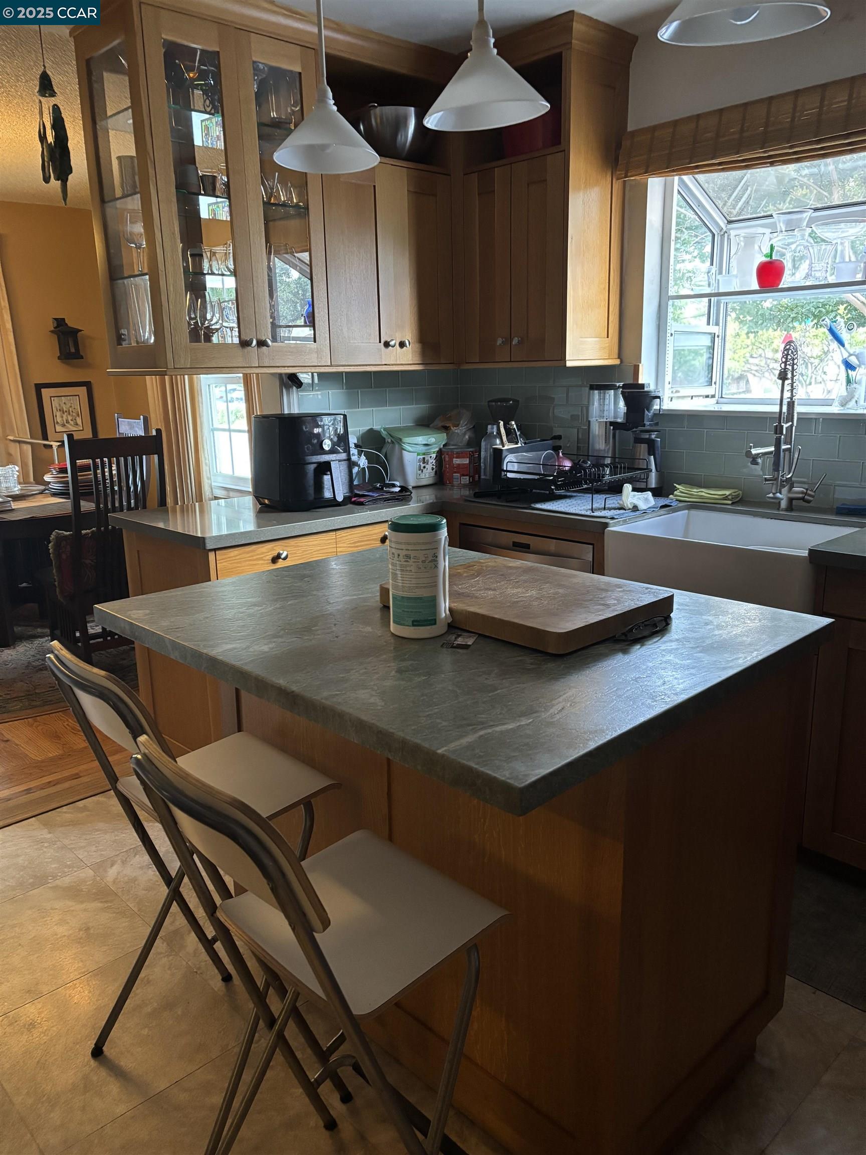 Detail Gallery Image 8 of 22 For 500 Pershing Drive, San Leandro,  CA 94577 - 3 Beds | 1/1 Baths