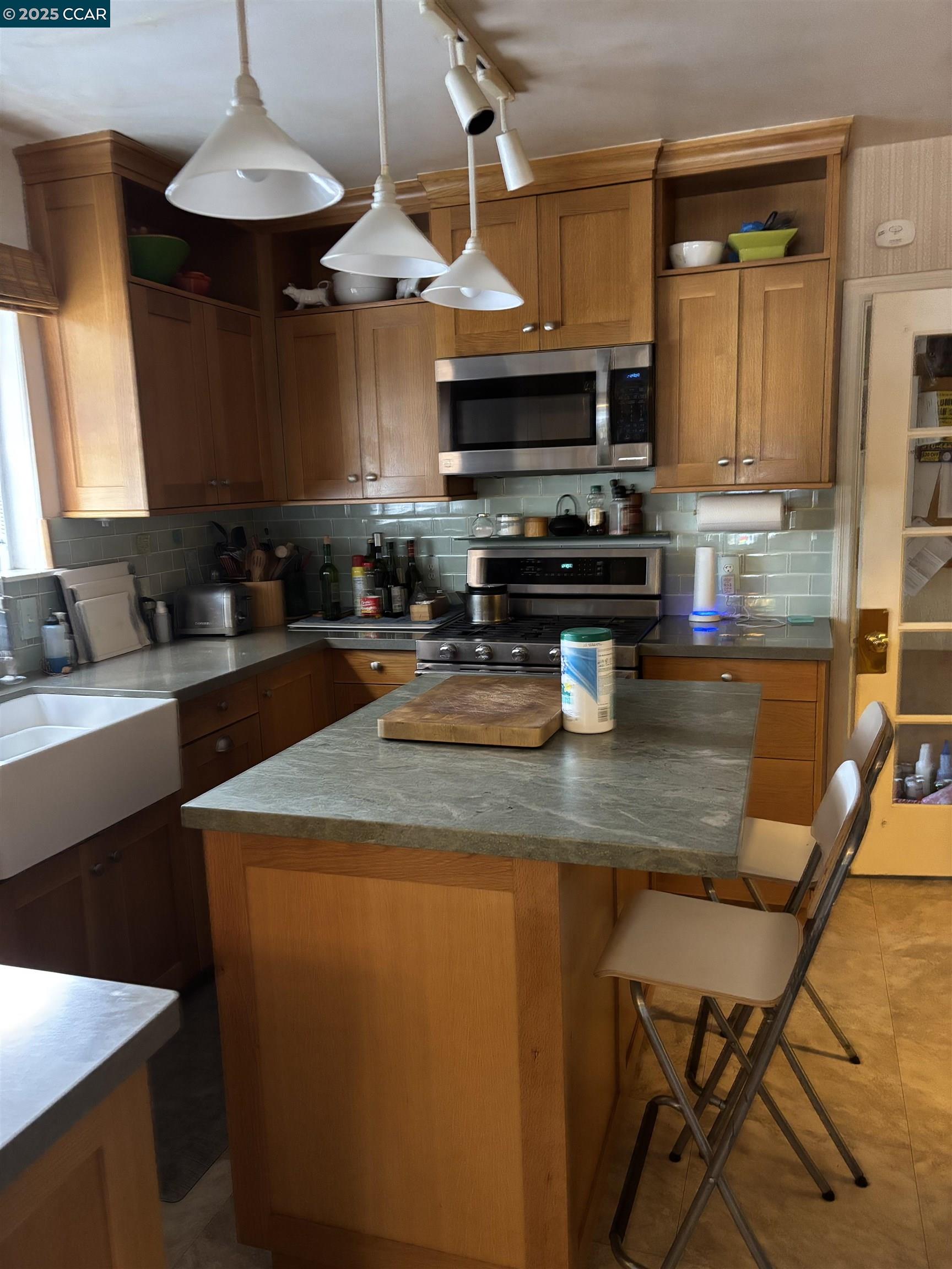 Detail Gallery Image 9 of 22 For 500 Pershing Drive, San Leandro,  CA 94577 - 3 Beds | 1/1 Baths