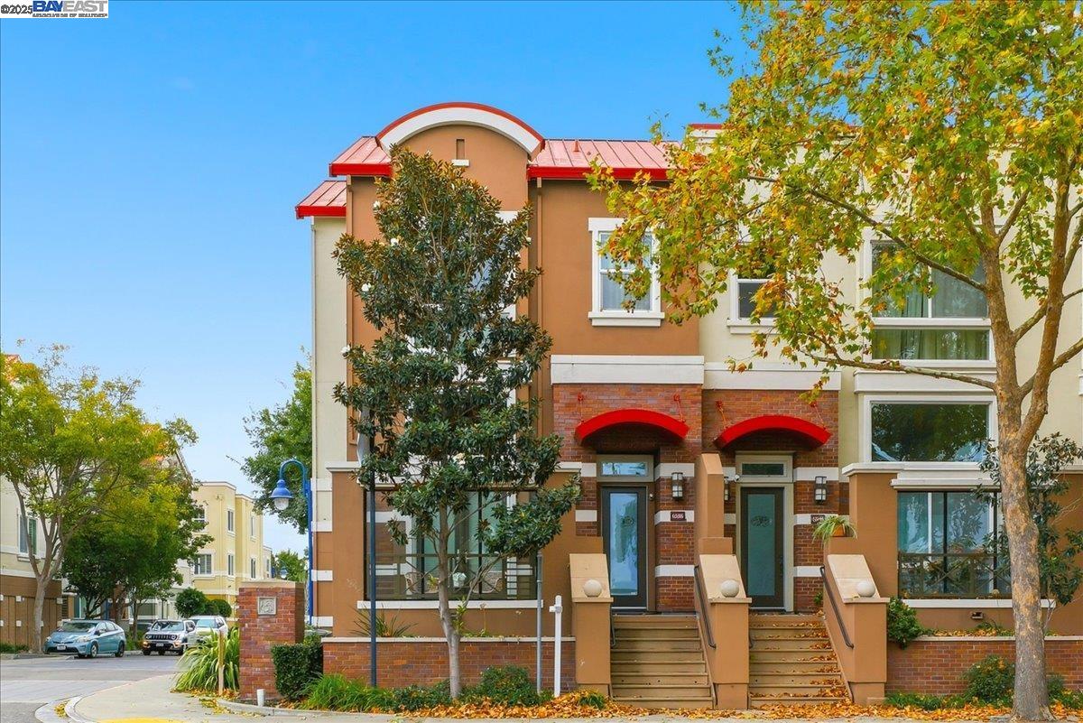 Detail Gallery Image 2 of 58 For 6586 Sierra Ln, Dublin,  CA 94568 - 3 Beds | 2/1 Baths