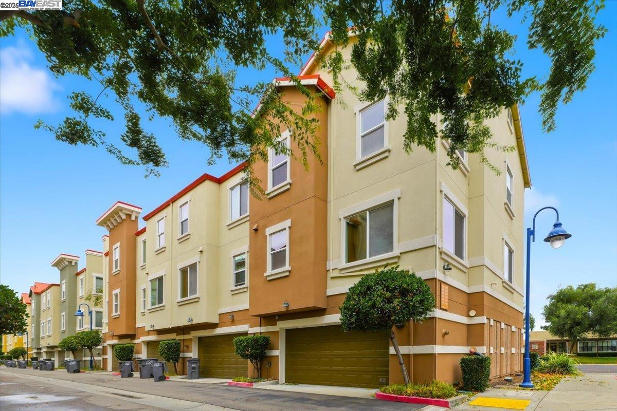 Detail Gallery Image 4 of 58 For 6586 Sierra Ln, Dublin,  CA 94568 - 3 Beds | 2/1 Baths