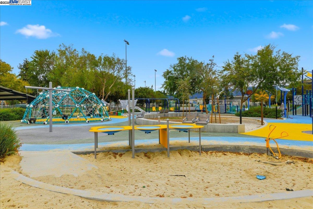 Detail Gallery Image 51 of 58 For 6586 Sierra Ln, Dublin,  CA 94568 - 3 Beds | 2/1 Baths