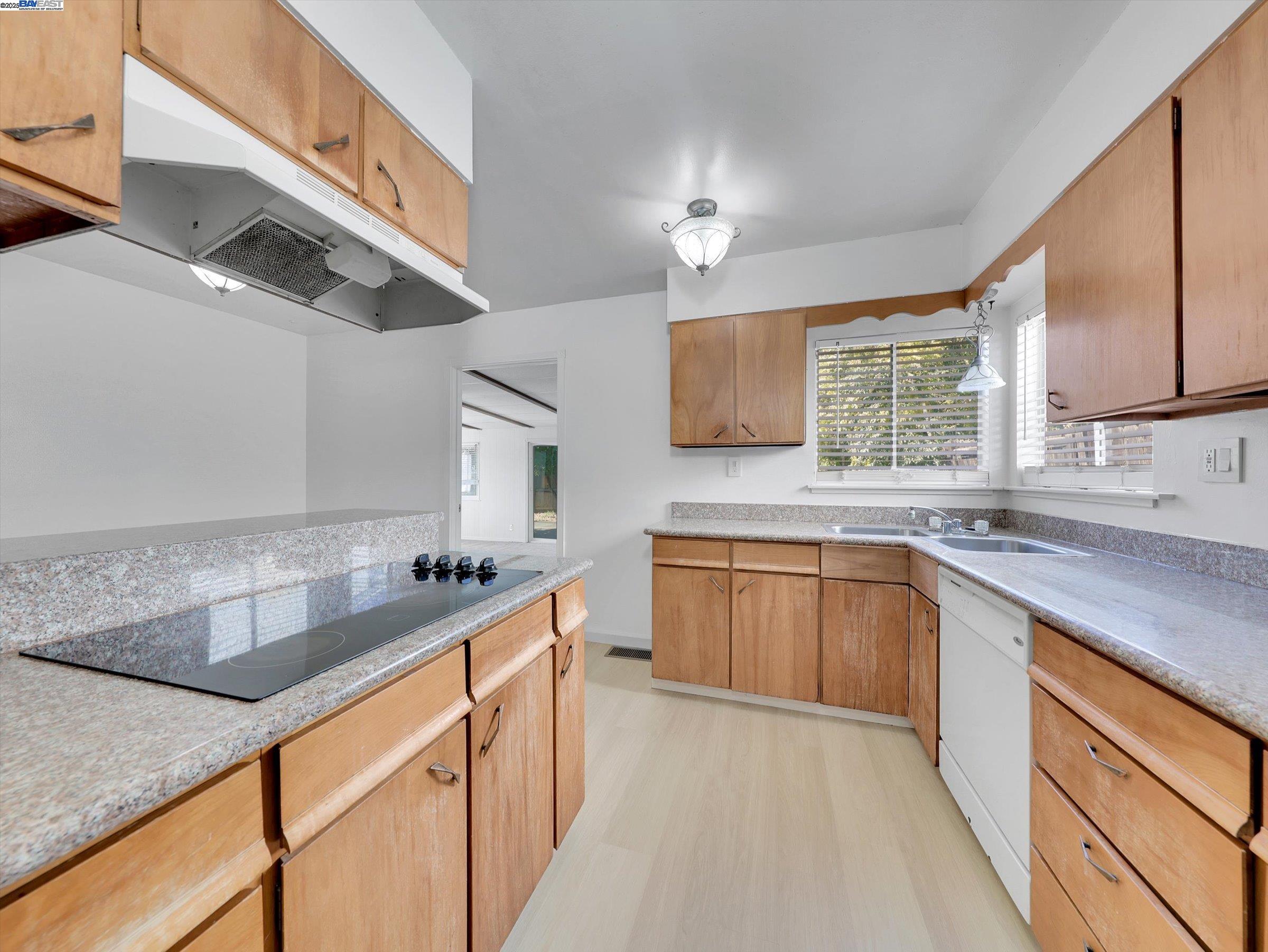 Detail Gallery Image 12 of 33 For 2036 Glenwood Dr, Antioch,  CA 94509 - 3 Beds | 1 Baths