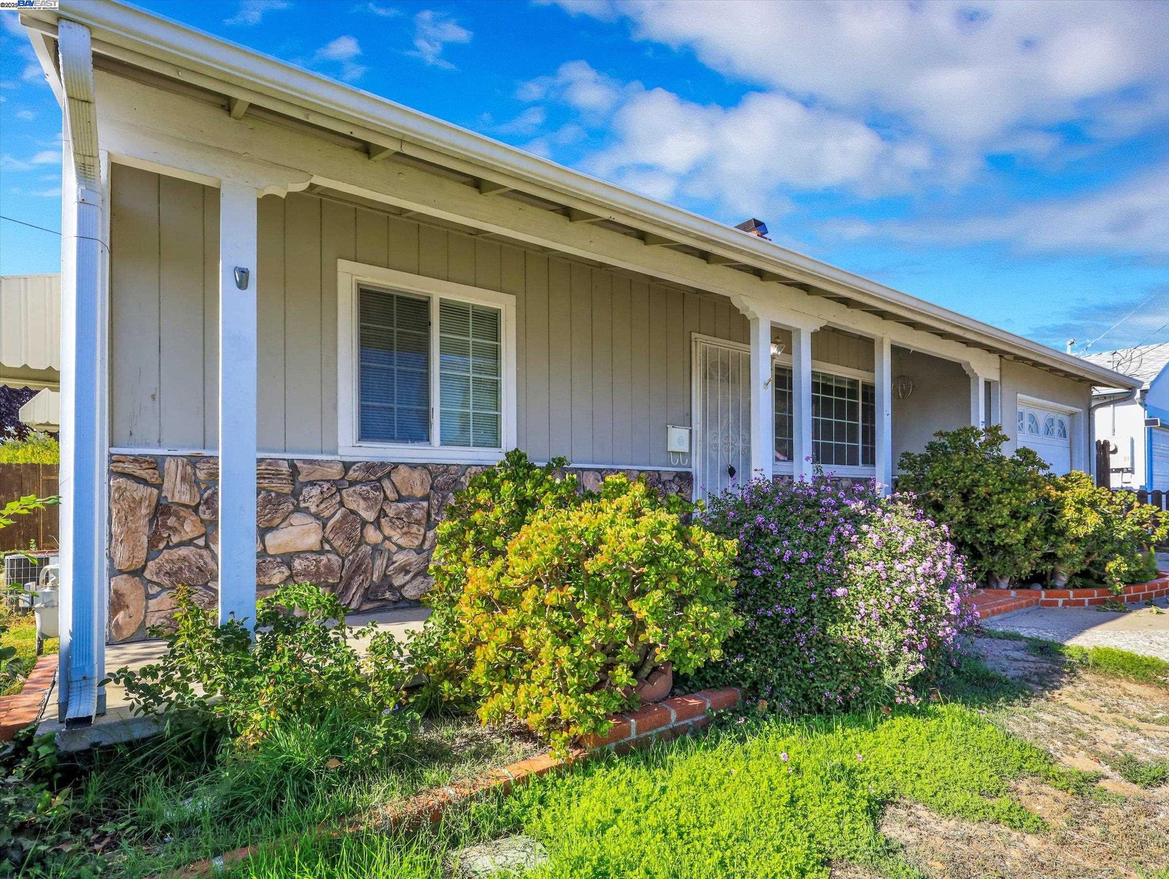 Detail Gallery Image 3 of 33 For 2036 Glenwood Dr, Antioch,  CA 94509 - 3 Beds | 1 Baths