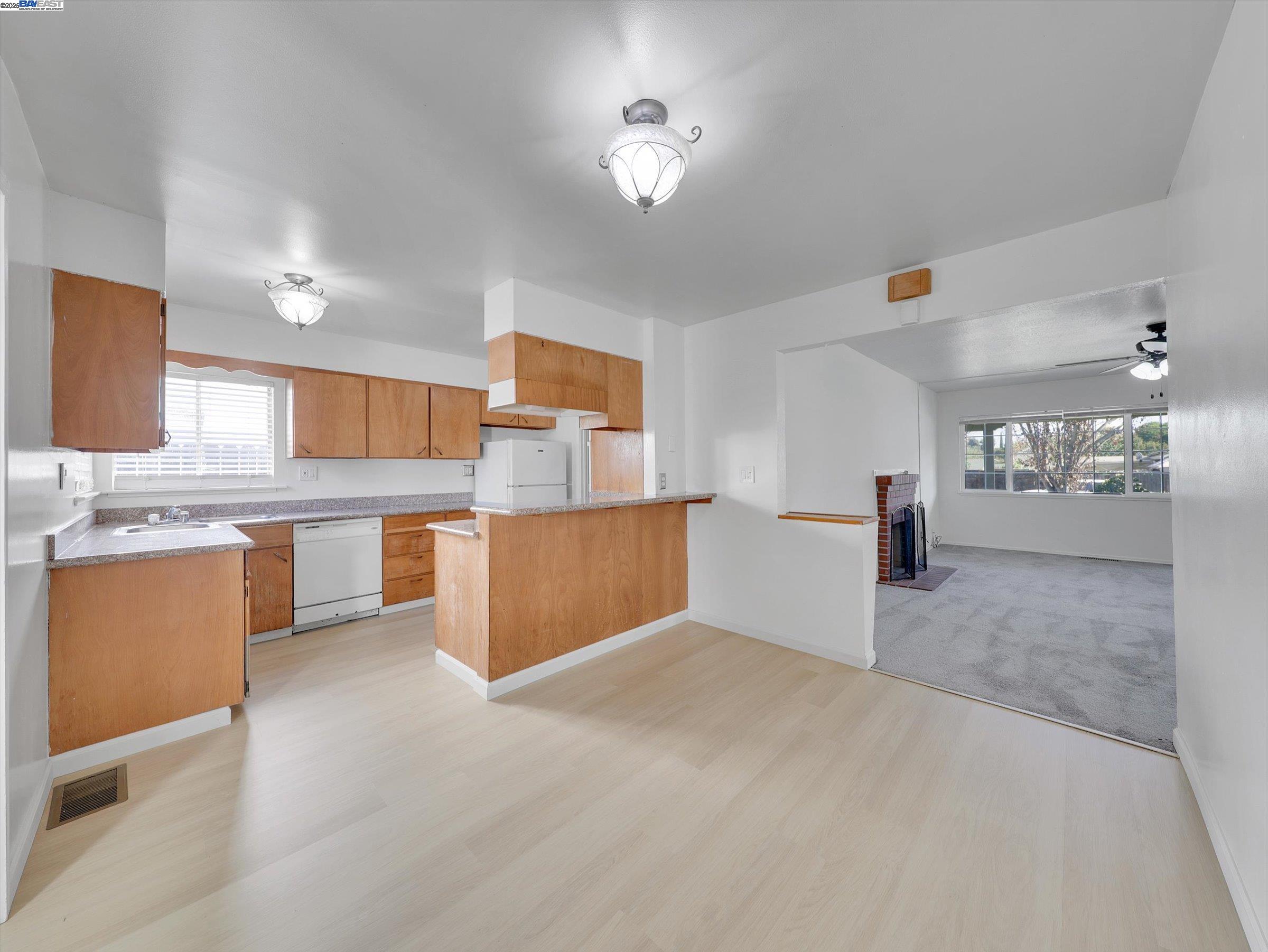 Detail Gallery Image 8 of 33 For 2036 Glenwood Dr, Antioch,  CA 94509 - 3 Beds | 1 Baths