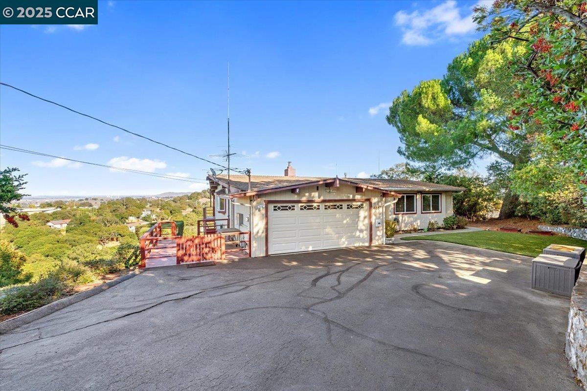 Front Image Thumbnail for CC41117027