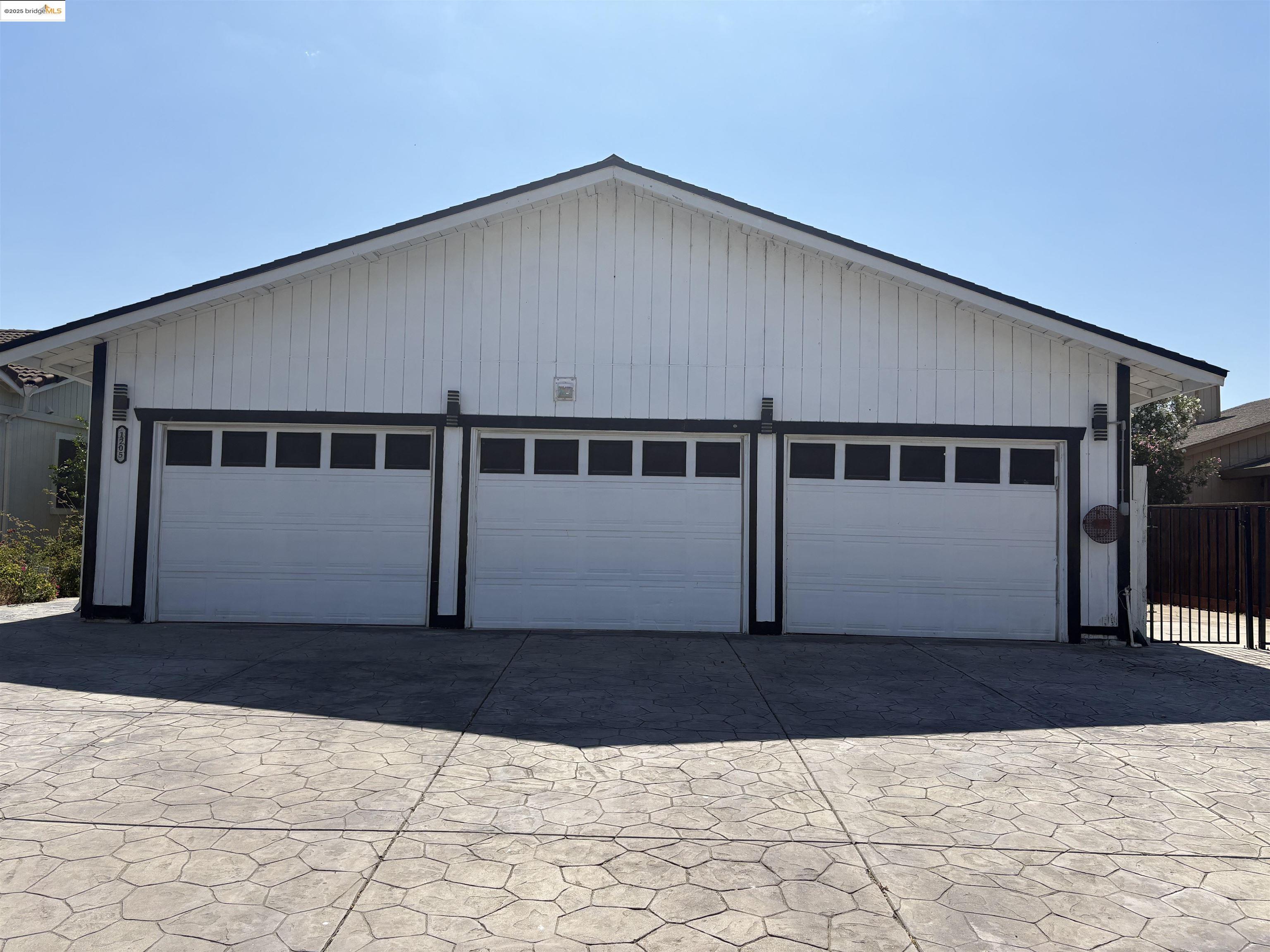 Detail Gallery Image 2 of 4 For 1205 Beach Ct, Discovery Bay,  CA 94505 - 3 Beds | 3 Baths