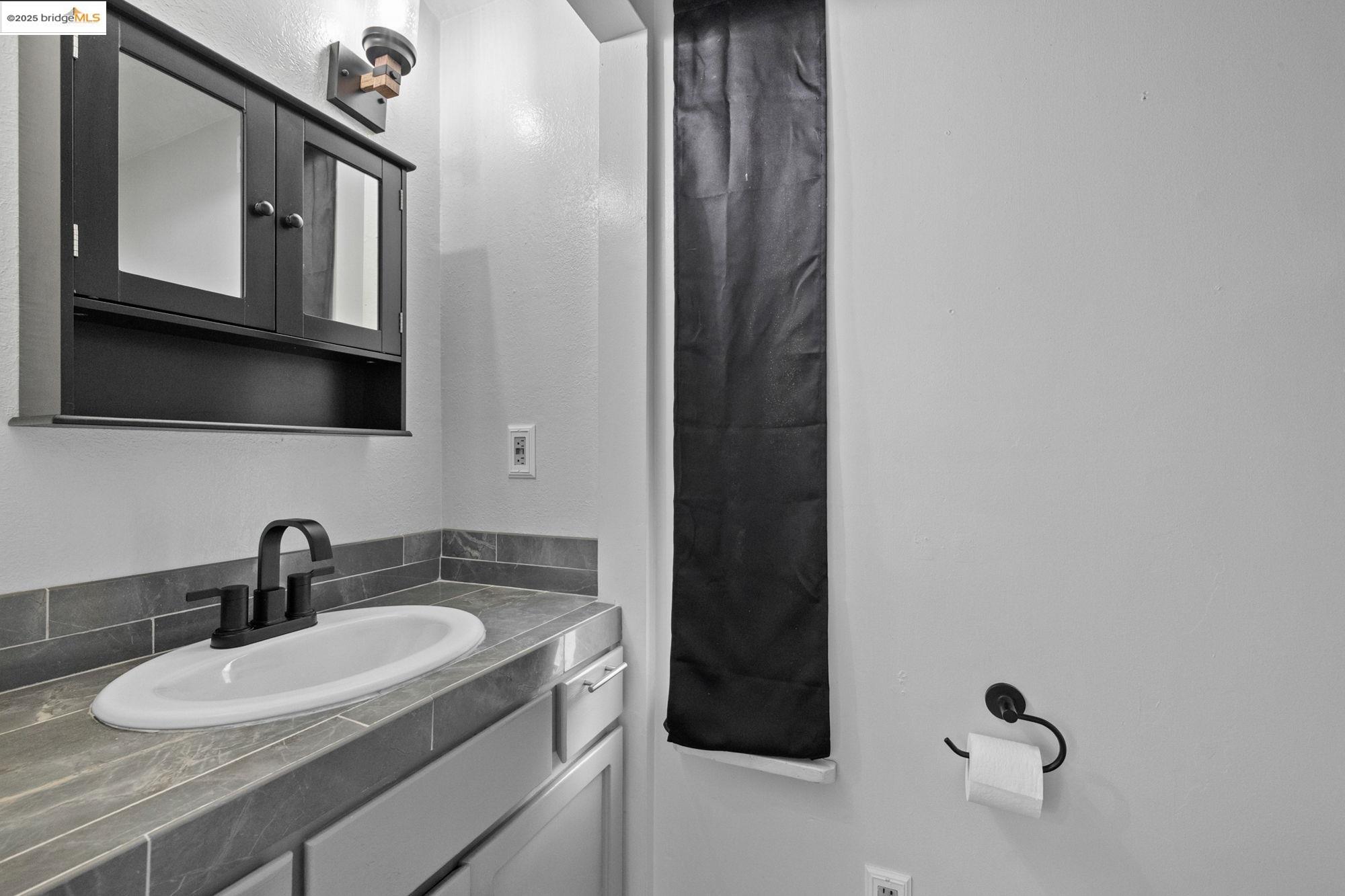 Detail Gallery Image 10 of 27 For 16652 Sallander, Sonora,  CA 95370 - 3 Beds | 1/1 Baths