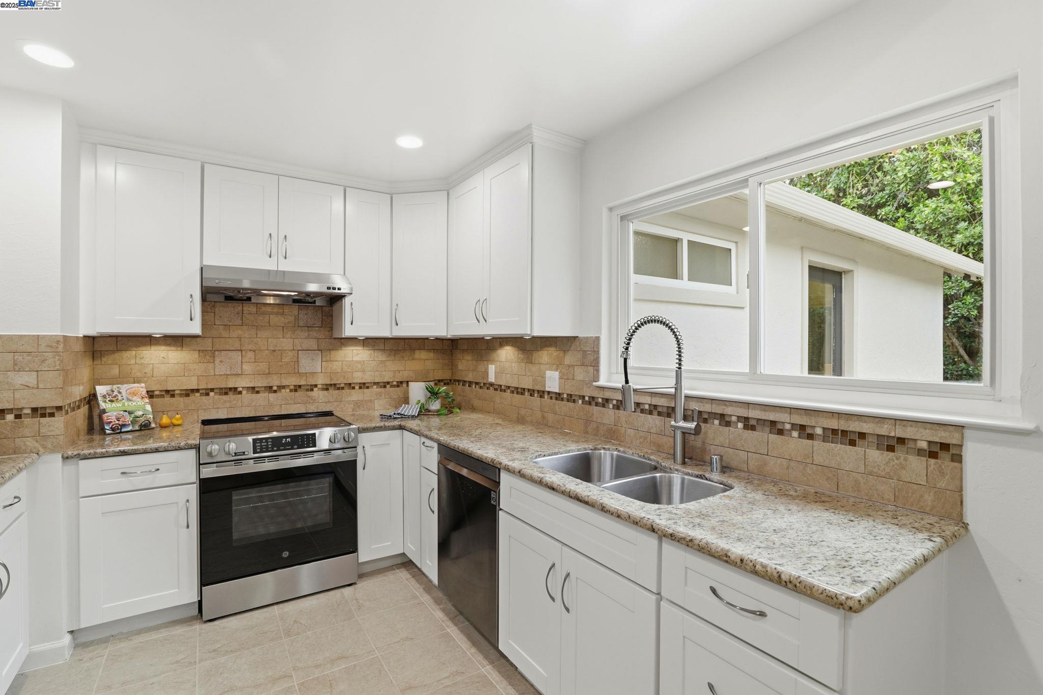 Detail Gallery Image 16 of 33 For 240 Carmelita Pl, Fremont,  CA 94539 - 3 Beds | 2 Baths