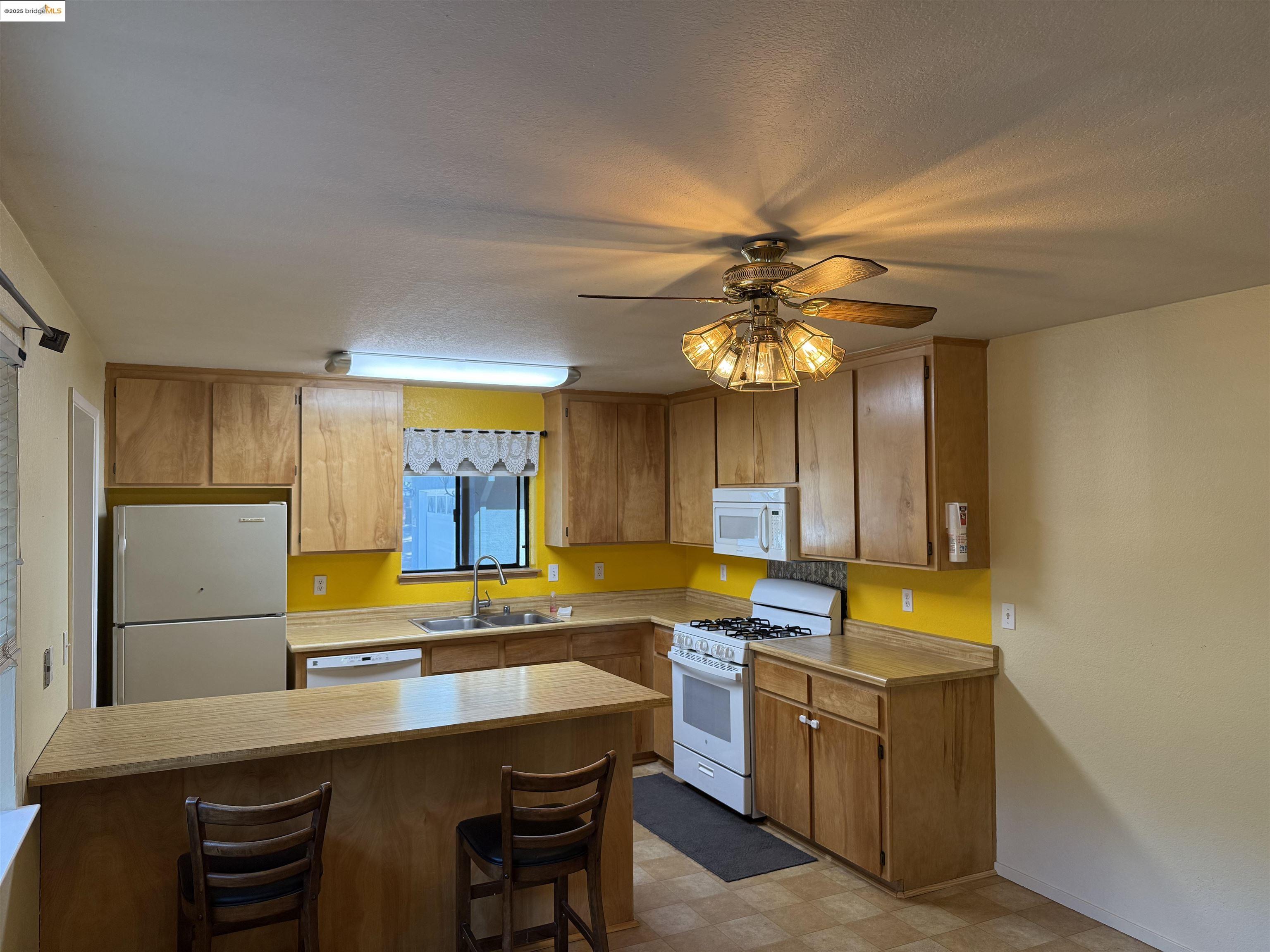 Detail Gallery Image 4 of 46 For 20767 Ferretti, Groveland,  CA 95321 - 2 Beds | 1 Baths