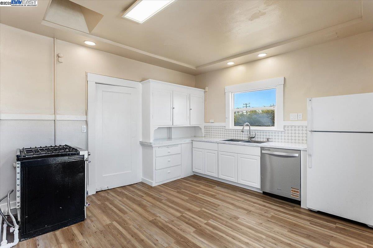 Detail Gallery Image 16 of 47 For 629 Santa Clara Ave., Alameda,  CA 94501 - 6 Beds | 4/1 Baths