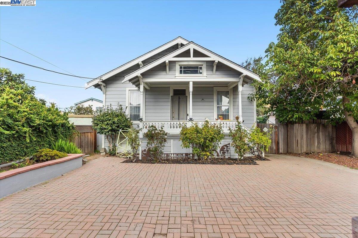 Detail Gallery Image 34 of 47 For 629 Santa Clara Ave., Alameda,  CA 94501 - 6 Beds | 4/1 Baths