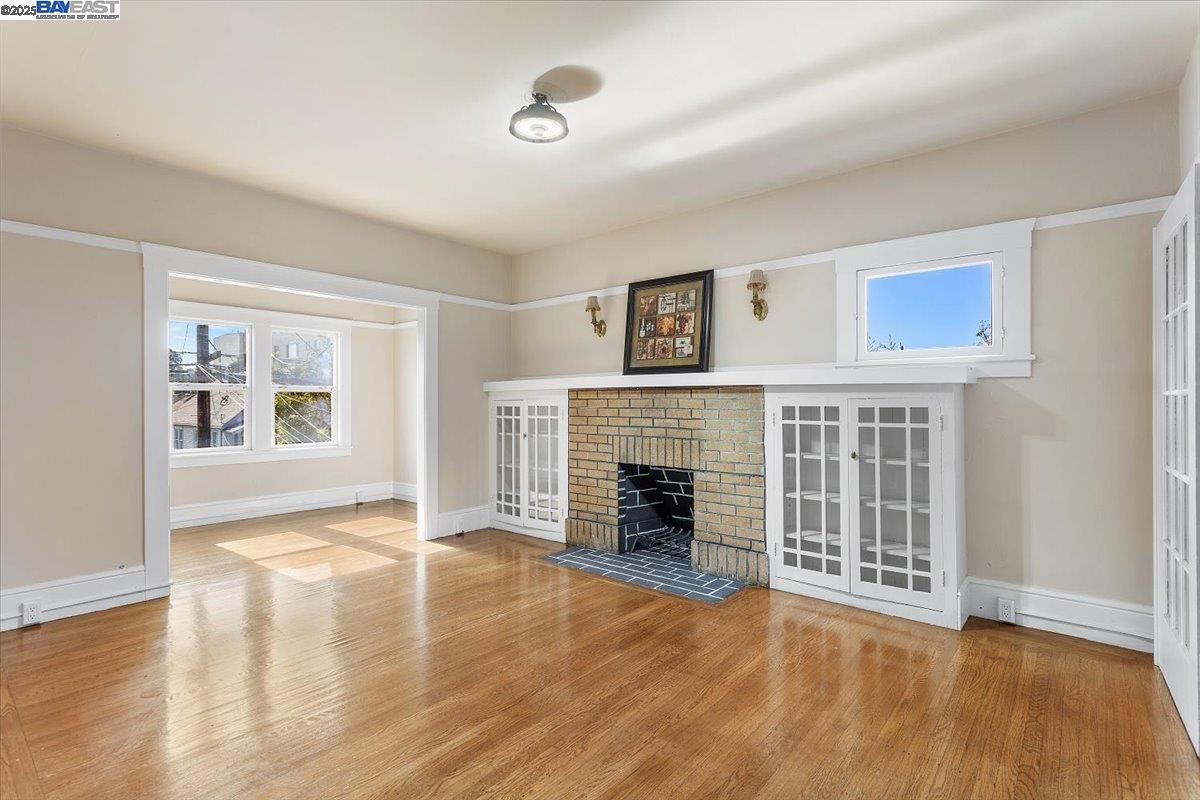 Detail Gallery Image 6 of 47 For 629 Santa Clara Ave., Alameda,  CA 94501 - 6 Beds | 4/1 Baths