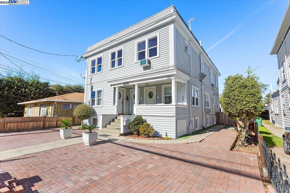 Detail Gallery Image 4 of 47 For 629 Santa Clara Ave., Alameda,  CA 94501 - – Beds | – Baths