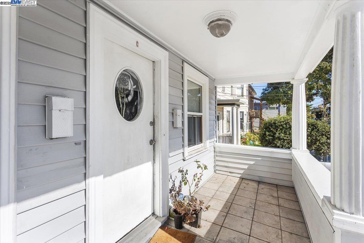 Detail Gallery Image 5 of 47 For 629 Santa Clara Ave., Alameda,  CA 94501 - – Beds | – Baths